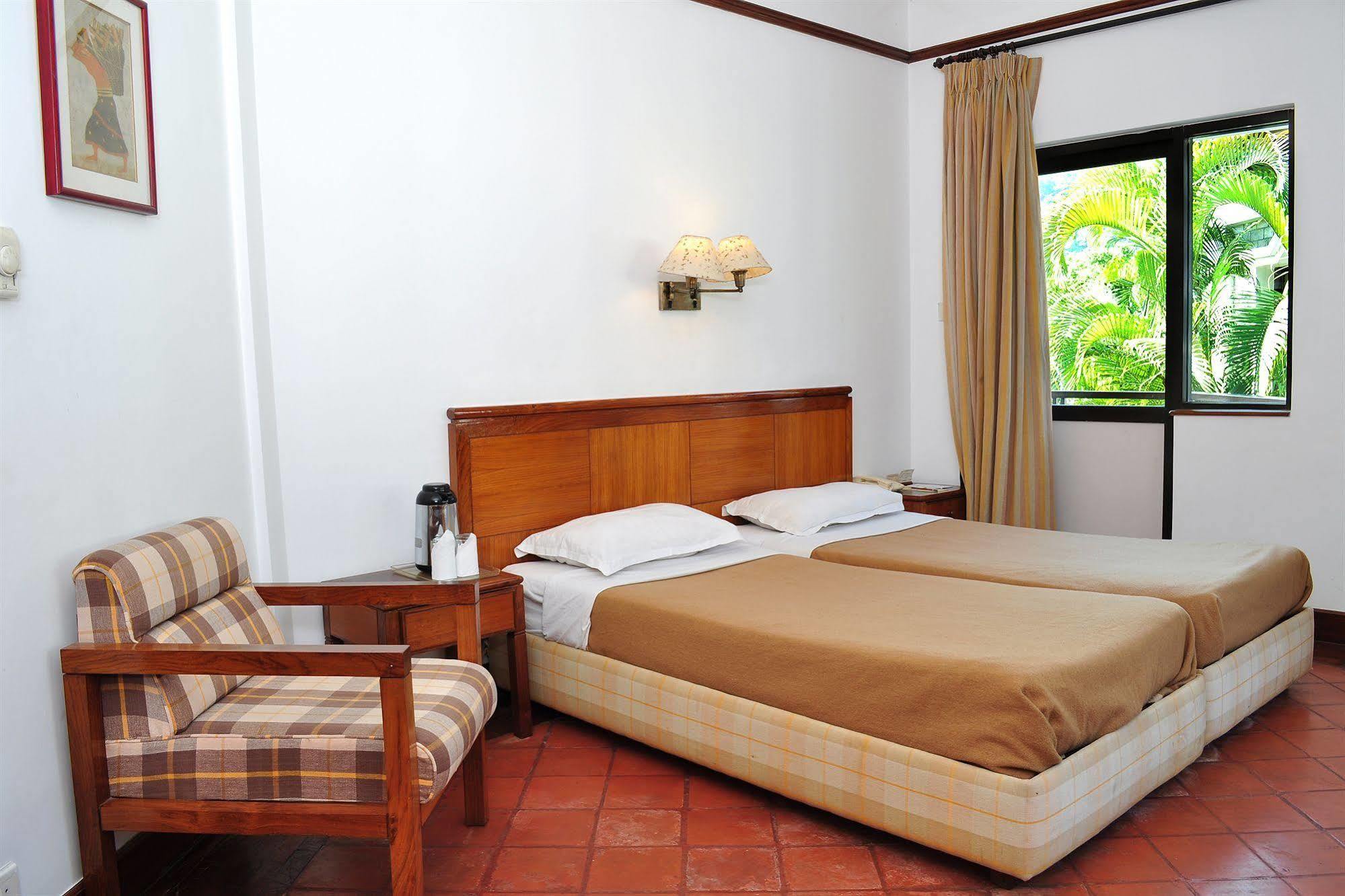 Hotel Trek-O-Tel à Pokhara Extérieur photo