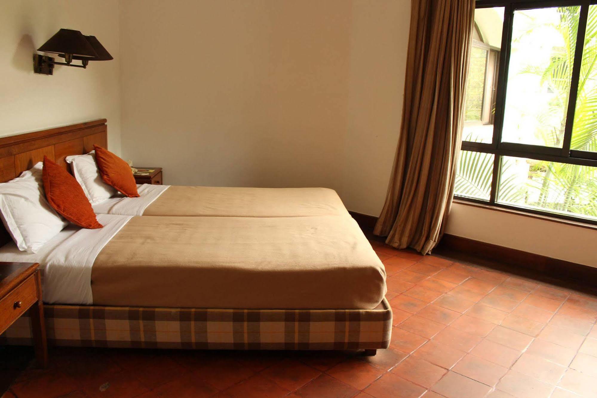 Hotel Trek-O-Tel à Pokhara Extérieur photo