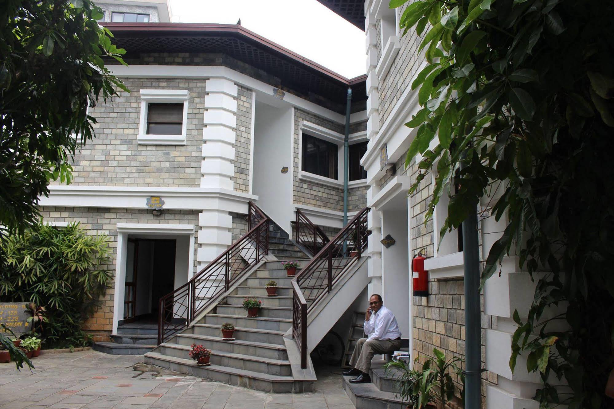 Hotel Trek-O-Tel à Pokhara Extérieur photo